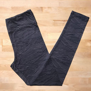 🛍 SALE 💰Geometric stripe yoga waistband leggings